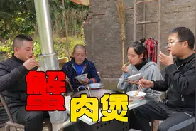 9.9的大闸蟹买4只，做一顿超下饭的肉蟹煲，一家人围着锅吃真过瘾视频封面
