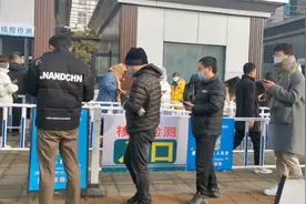 返乡心切！郑州市民24小时排队做核酸 医护：今天人数能破万视频封面