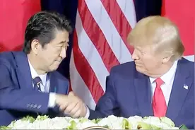日美首脑签署贸易协定，专家分析表面“双赢”实质是不平等协议视频封面