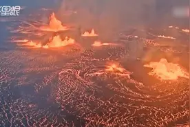 夏威夷基拉韦厄火山喷发 火光漫天岩浆四溅！视频封面