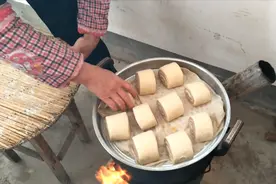 蒸馍总沾屉布上该咋办？农村妈妈蒸馍30年有诀窍，爱吃面食要收藏
