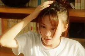 小伙意外变成女孩，搬进女生宿舍后，走上了人生巅峰视频封面
