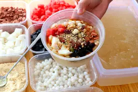 外面5块钱一碗的手工冰粉，教你在家做，配料详细，学会可以摆摊视频封面
