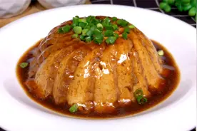 素扣肉的新吃法，成本不到6元，出锅比扣肉还香，好吃还不油腻视频封面