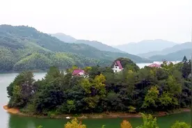 福州连江小沧乡，岛中心发现荒废别墅群视频封面