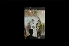 娶了38岁骄妻，“金矿大王”公司营收1715亿，创下净利润超65亿视频封面