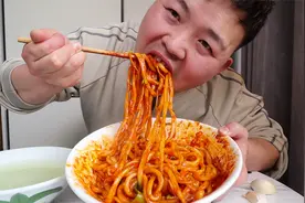 老猫做手工搓搓面，比拉面更劲道，做法更适合新手，美滴很视频封面