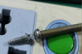 用普通螺丝来拆插排上的异形螺丝，不用花钱买专用工具了，很实用视频封面