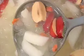 银耳白萝卜雪梨羹好喝有诀窍，加上红枣枸杞更加香甜美味，超滋润视频封面