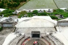 广西山村里的何氏始祖，百里挑一的之地，明清时期出了不举人视频封面