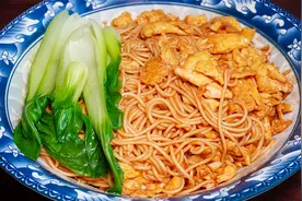 早餐面条好吃有秘诀，关键在这一步，这样调料汁拌面条比饭店还香视频封面