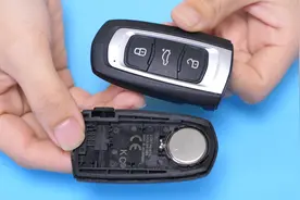 4S店最怕你学会，手把手教你自己给车钥匙换电池，成本只要2元钱