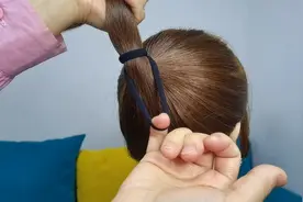 很适合小个子扎的高丸子头，发型显高又好扎视频封面
