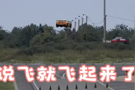 大型社死现场：有些车跑着跑着就飞起来了，求司机的心里阴影面积视频封面