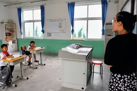 袖珍小学!山东一1.46平方公里海岛仅15名学生，29岁女教师坚守6年视频封面