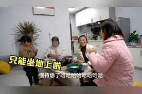 老朋友来做客，席地而坐送上祝福，话语不多句句暖人心视频封面
