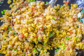 厨师长分享黄金蛋炒饭做法，色泽金黄、颗粒分明有窍门，好简单