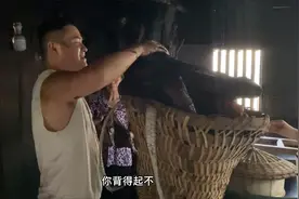 村里老人熏的上百斤老腊肉，今天全部卖给金松了，看着太安逸看！视频封面