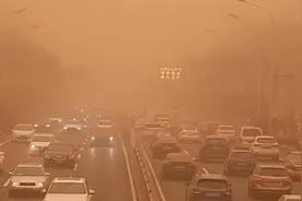 中央气象台继续发布沙尘暴蓝色预警 18省份有扬沙浮尘天气视频封面