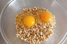 1碗燕麦片加2个鸡蛋，尝试2种做法，网友：这做法少见，看着都香视频封面
