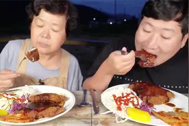 兴森妈妈今天做了芝士奶酪猪排，好不好吃，看儿子吃像就知道了