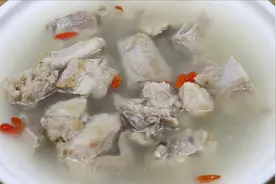 骨头汤这样炖才好喝，下锅前多上这两步，汤鲜肉烂，每天喝都不腻视频封面