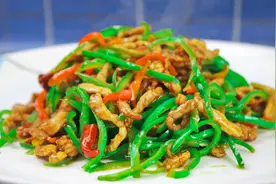青椒炒肉丝怎样做才入味？炒之前要多加这一步，肉丝滑嫩百试不爽视频封面
