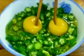 7月一定多给孩子这样吃秋葵，加2个鸡蛋，软嫩鲜香，实在太好吃了