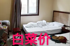 小伙在镇江景区门口住的酒店，便宜到不敢相信，住一年都不怕视频封面