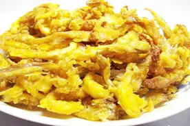干炸蘑菇，蘑菇需不需要焯水？很多人都搞错了，难怪炸出来不脆视频封面