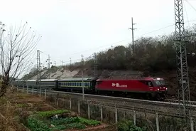 重庆西开往厦门北的K403次列车，全程2404公里用时34个半小时视频封面