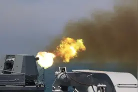 高燃！东部战区海军实弹射击训练  襄阳舰、宜春舰主炮依次开火视频封面