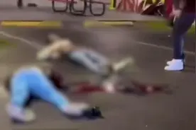 美国说唱歌手拍MV时遭遇枪击事件：至少10人被击中，伤者躺地流血视频封面