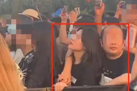 高校院长与年轻女子当众亲吻？当事人叫冤枉，委屈说出一证据视频封面