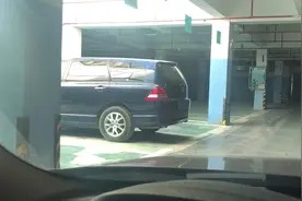 地下车库2种不同停车方法，新手司机看完就会，再也不怕停车难视频封面