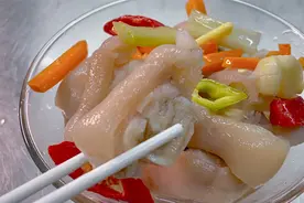 广西农村酒席桌上名吃“酸甜猪脚”做法，酸甜可口，皮脆Q弹视频封面