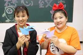 小晴用彩色卡纸折可爱的小鸟，萌萌的还会说话，超级简单又好玩视频封面