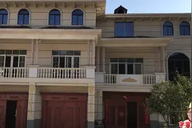 江西农村大叔自建3层别墅，够两个儿子娶亲后生活，面积大环境好视频封面