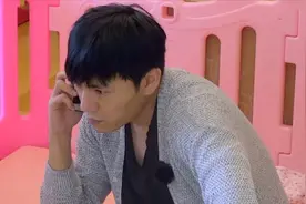 伊能静儿子哈利扭伤求助秦昊，谁注意他的反应？关系好坏一目了然视频封面