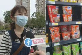 “土坑酸菜”被曝光，引发全网热议，福州多家超市下架涉事方便面视频封面