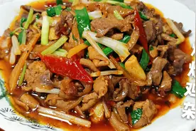 农家爆炒鸡杂最好吃的家常做法，一次炒一大盘，香辣过瘾视频封面