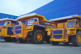 全球最大自卸矿车，8个轮胎高达480万，一小时油耗550升！视频封面