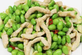 为什么饭店的毛豆炒肉丝好吃，大厨教你秘诀，毛豆碧绿，肉丝嫩滑视频封面