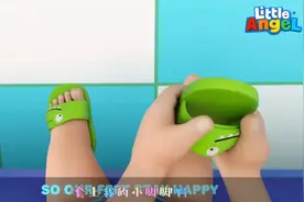 游泳前要准备什么呢？游泳圈必不可少，宝贝和爸爸学习游泳视频封面