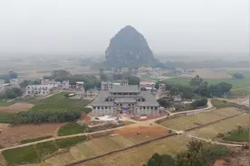 广西农村里的谢氏宗祠，修建得金碧辉煌，气势宏伟壮观！视频封面