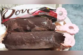德芙出冰激淋了，今天用德芙巧克力做只雪糕，给我家闺女吃视频封面