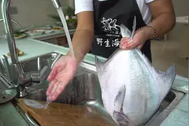 野生斗鲳鱼买来不懂做？教你正确做法，饭店大厨都这样做视频封面