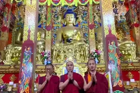 青海西宁宏觉寺为高考学子诵经祈福