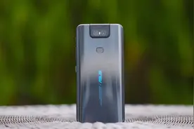华硕ZenFone7真机照：骁龙865+后置翻盖镜头，完美的全面屏设计！视频封面