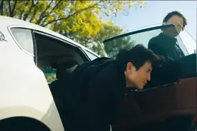 沈腾女同学结婚装土豪赴宴，马丽随后提刀来相见！视频封面